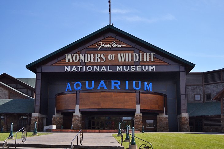 missouri-springfield-wonders-of-wildlife-national-museum-and-aquarium-exterior